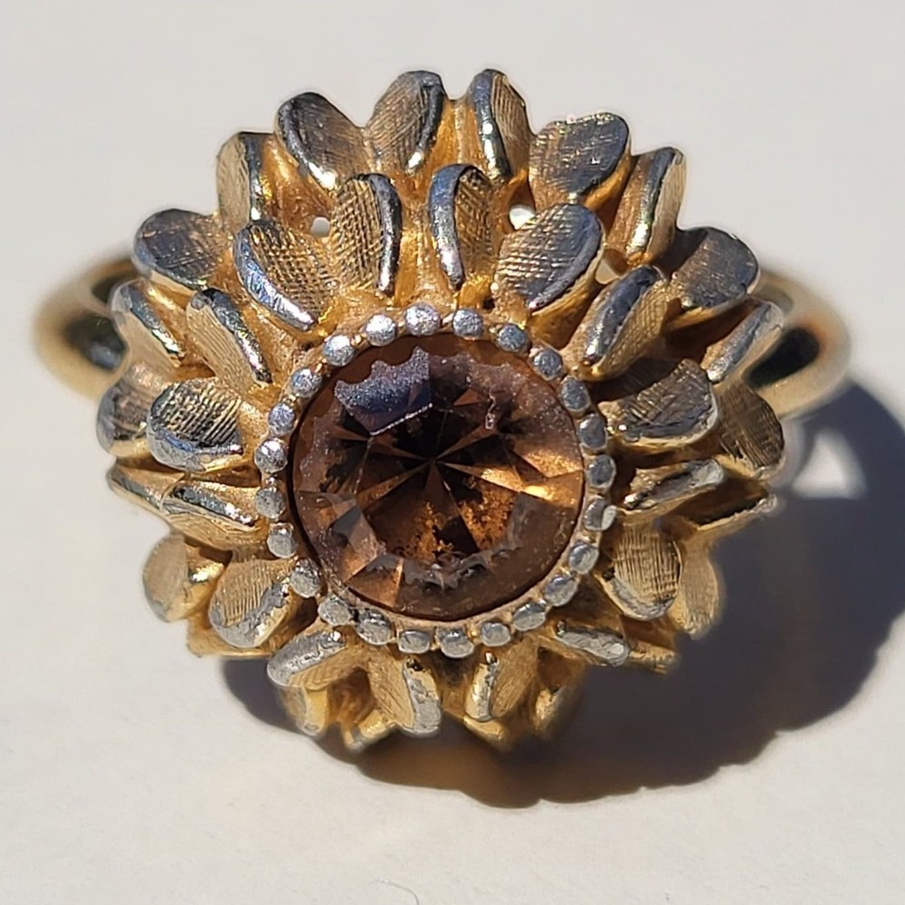Vintage Avon Gold Tone Glass Ring Size 6.5 Adjustable Amber Floral Cocktail Ring